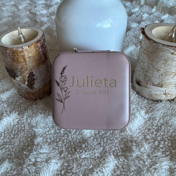 Custom jewelry box with a personalized name - Picture 3 of 4